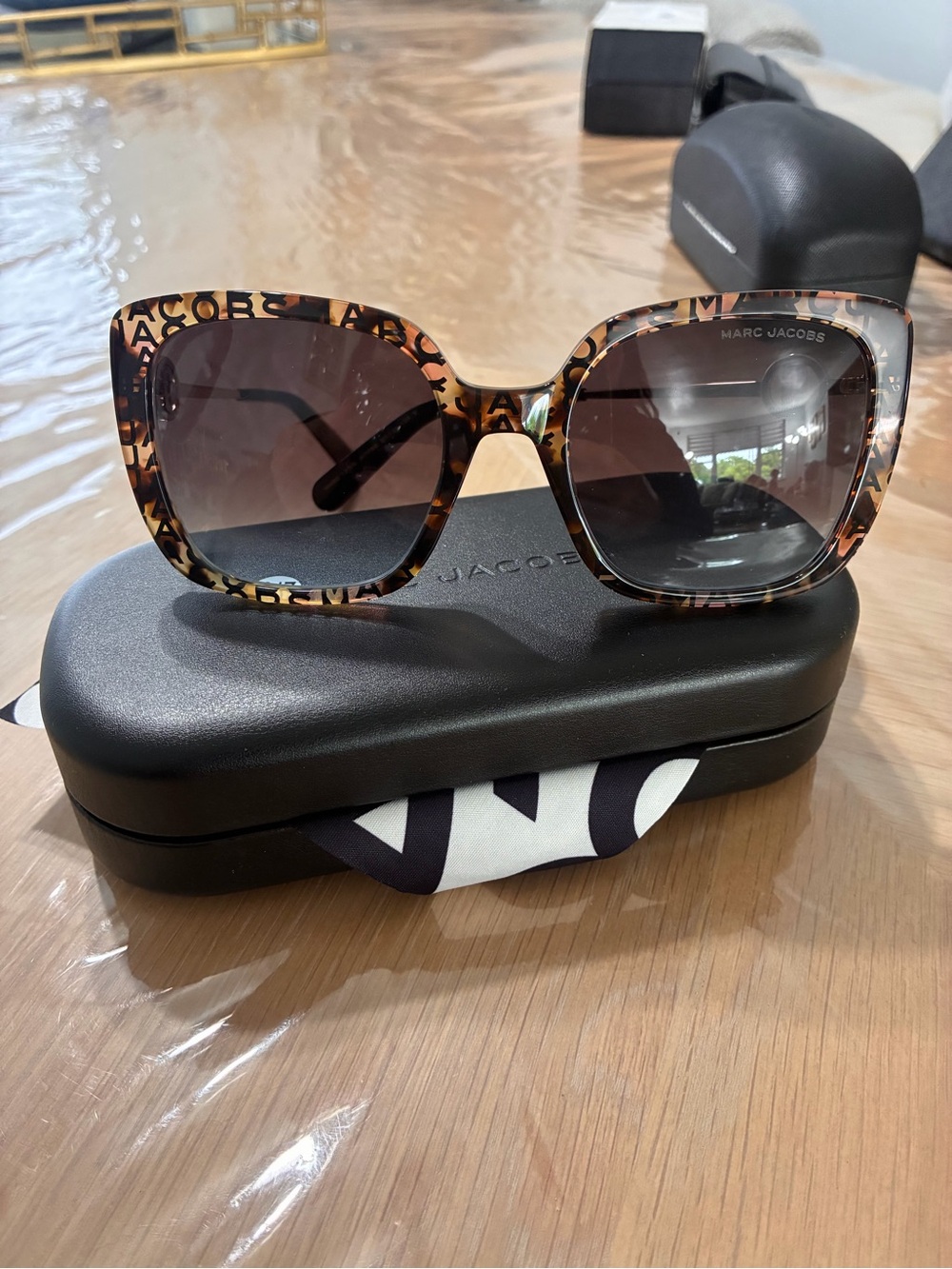 Marc Jacobs Tortoiseshell Logo Square Sunglasses - Brown Gradient